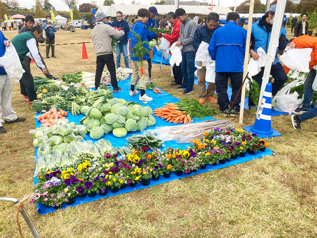 物産展　野菜神輿2